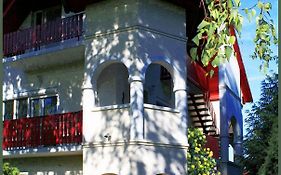 White & Quiet Apartment House